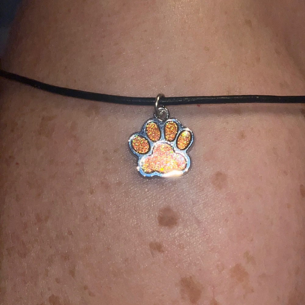 Yellow 🐾 paw print charm necklace black leather NEW adjustable 16-18”